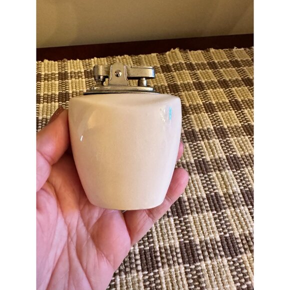 Vintage 1950's Floral Ceramic Tabletop Lighter With Red Rose Design & Metal Top - Picture 5 of 9